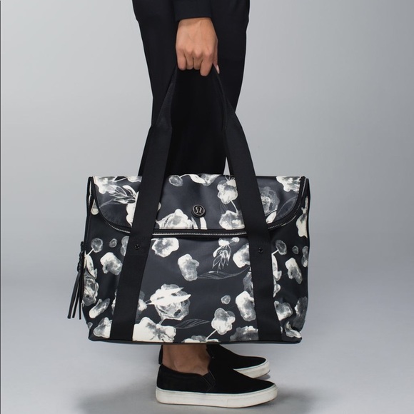 👀ISO: Lululemon Flowin with my Omies Bag ✔️ - Picture 1 of 1